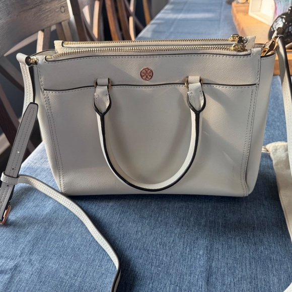 s-l400.jpg Tory Burch Cream/White crossbody with lots of pockets
